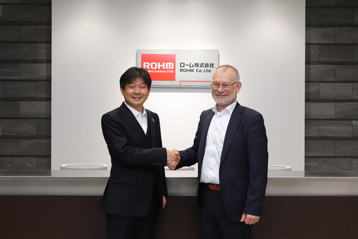 ROHM Co., Ltd. 董事 常务执行官 CFO 伊野和英 （左），赛米控丹佛斯 CEO Claus A. Petersen （右）